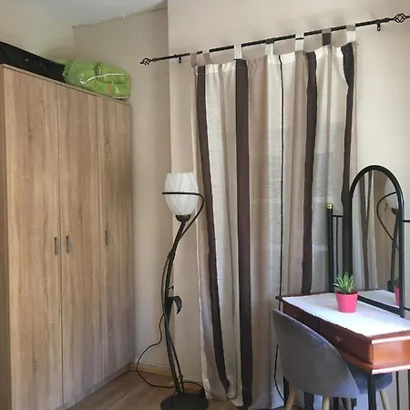 Ellis Old Town Apartment